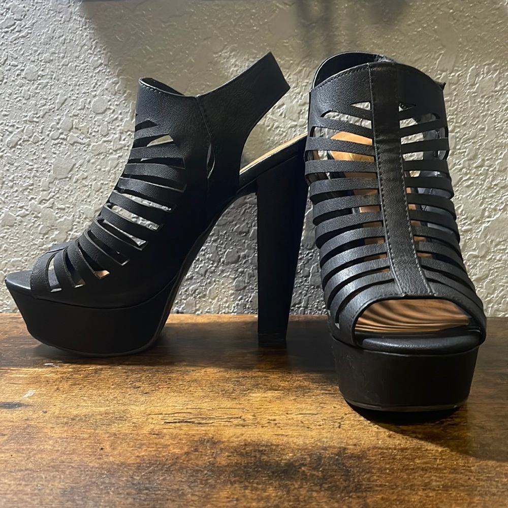 Speed Limit 98 platform heels size:9